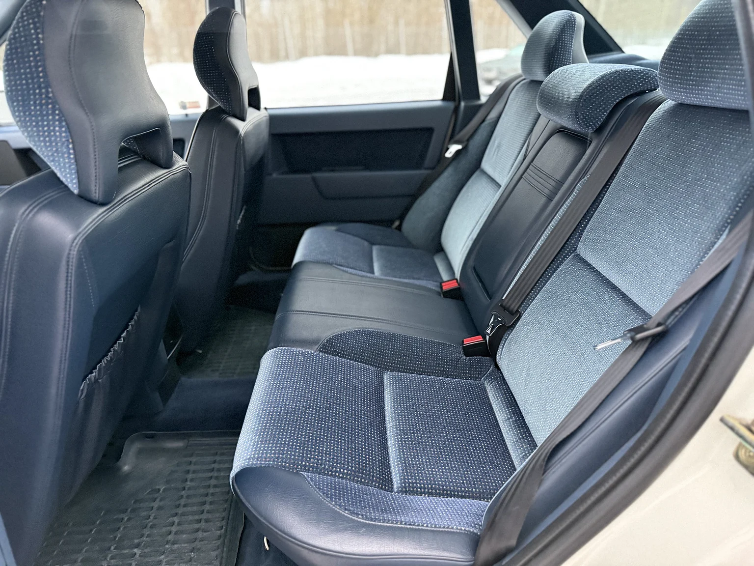 Interior image of 1994 Volvo 850 2.5 SE (20)