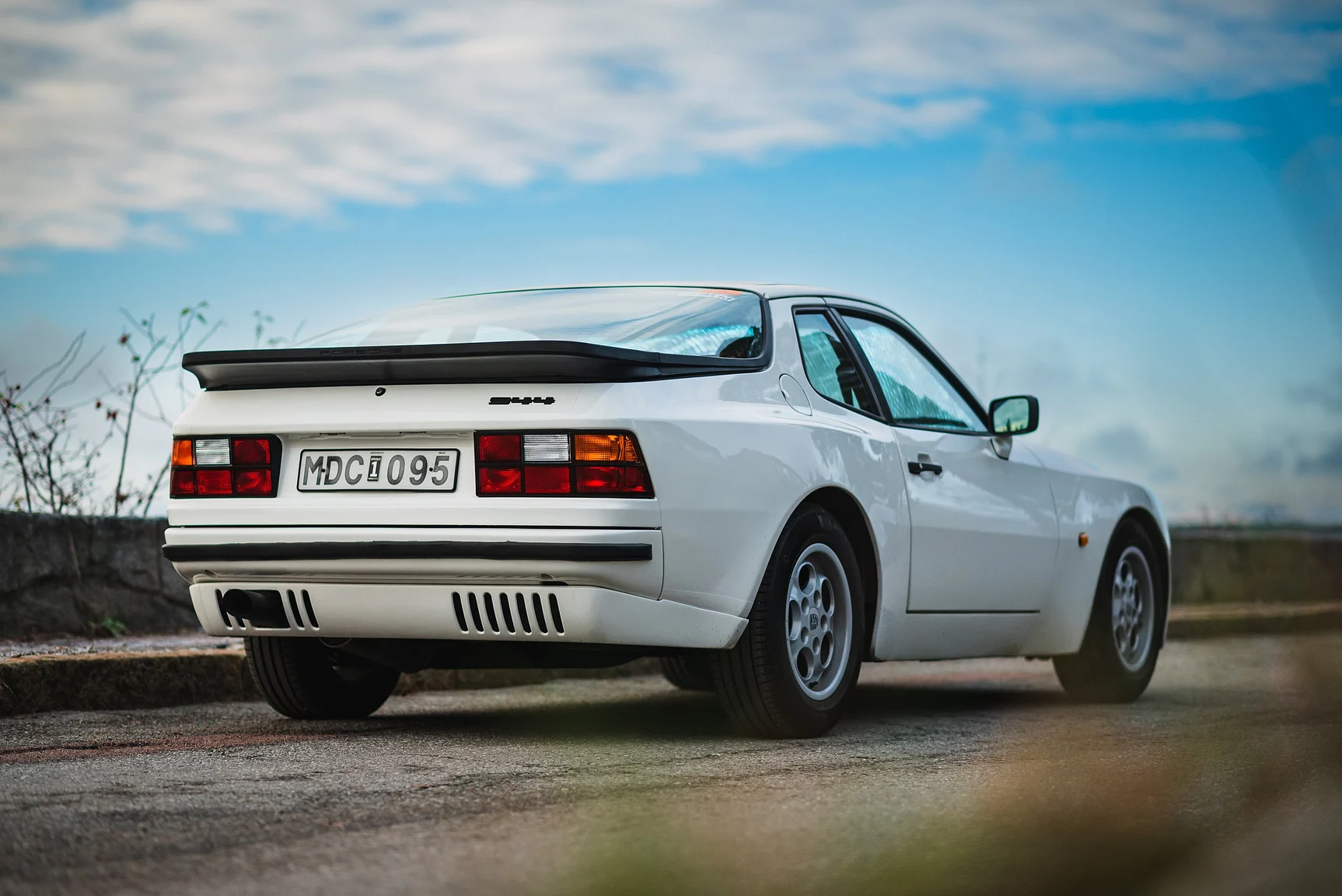 Exterior image of 1986 Porsche 944R (8)