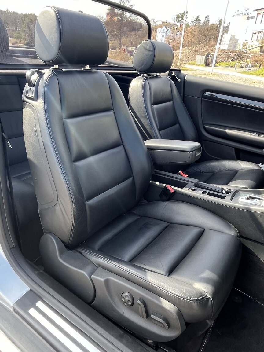 Interior image of 2003 Audi A4 Cabriolet 3.0