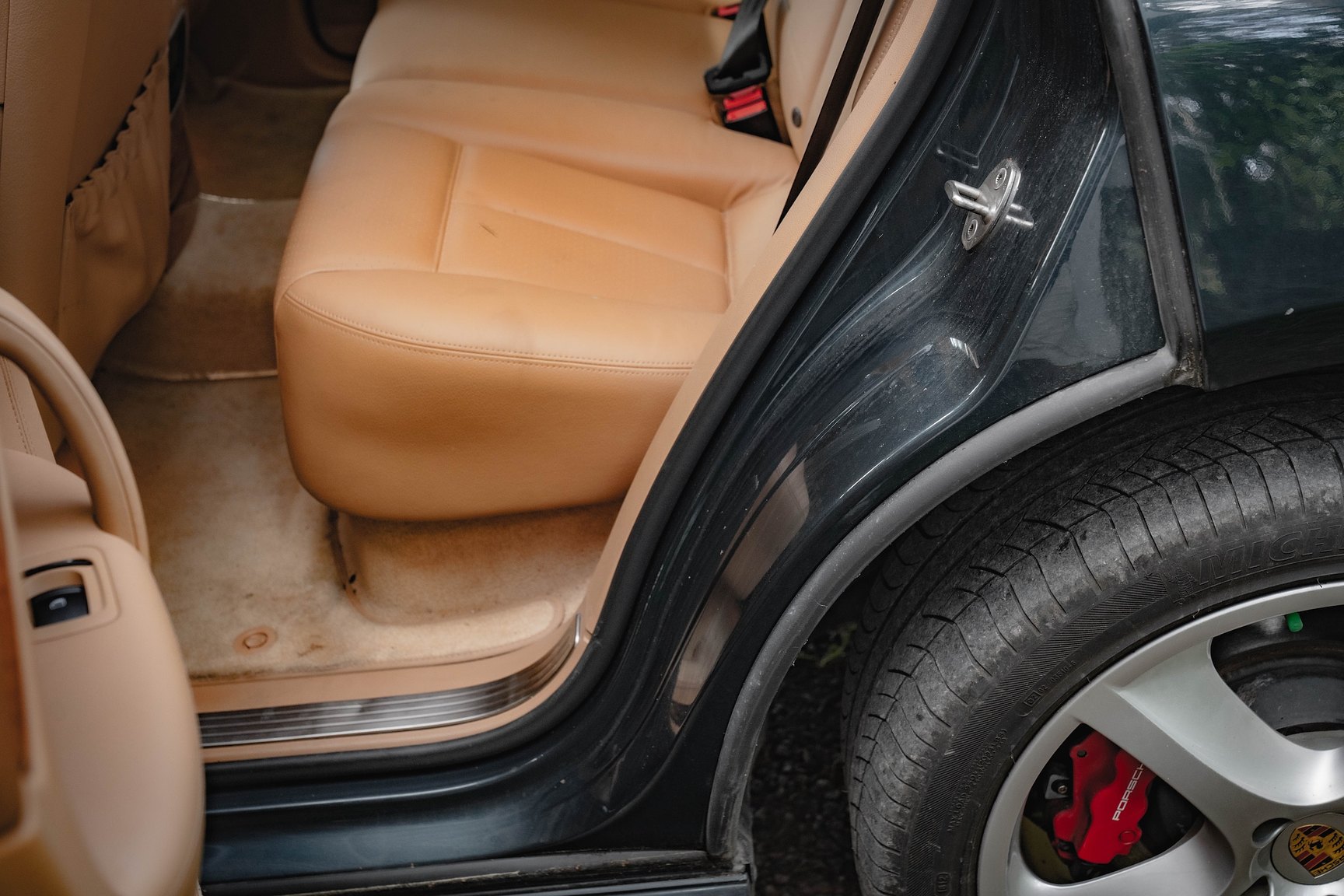 Interior image of 2005 Porsche Cayenne Turbo WLS