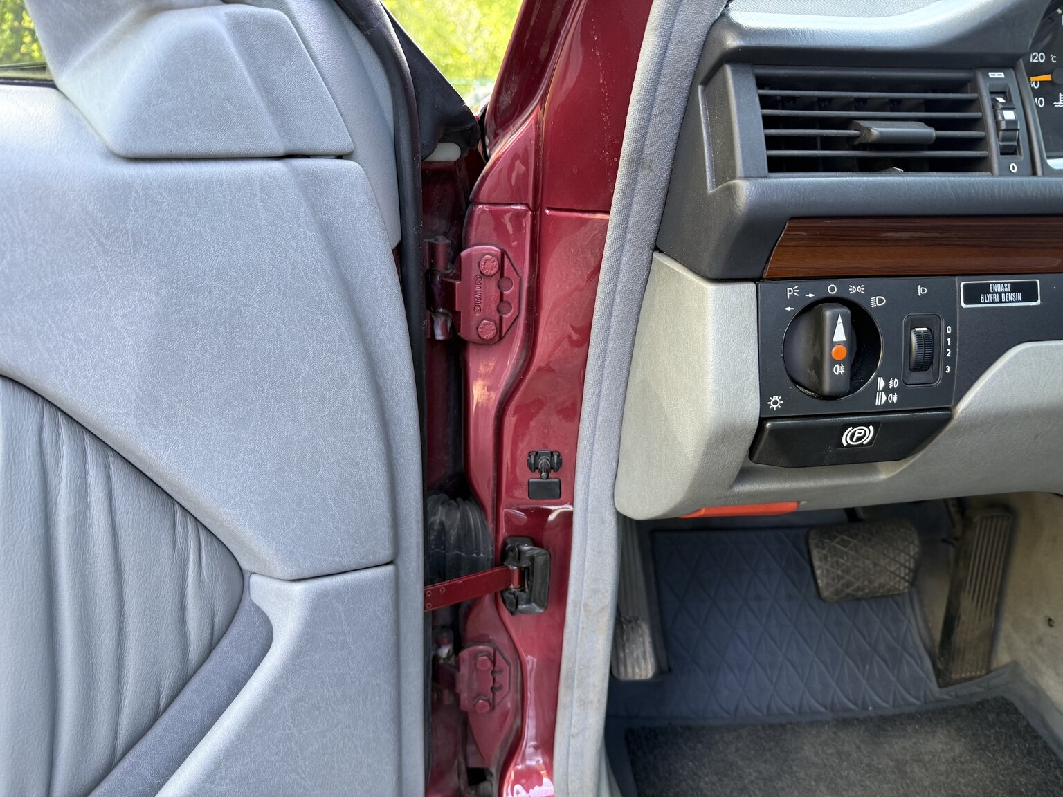 Interior image of 1991 Mercedes-Benz 300 E-24