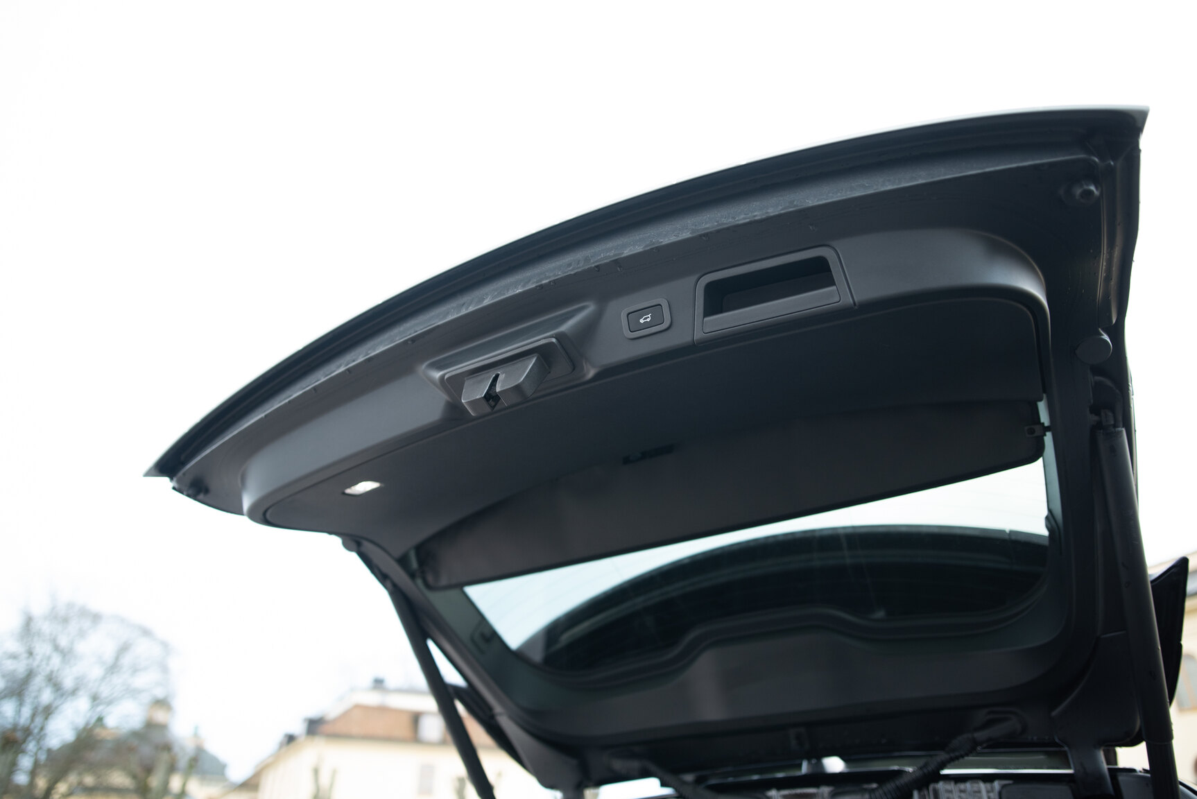 Interior image of 2018 Range Rover Velar D300 AWD HSE