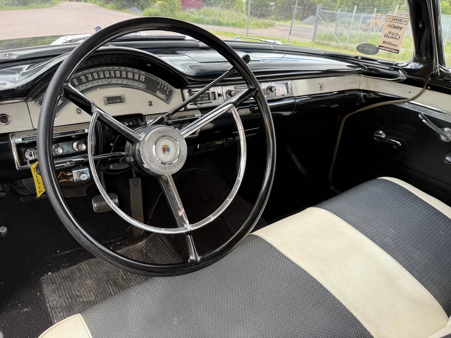 Innenraumfoto von 1957 Ford Fairlane 500 Hardtop Cabriolet (5)