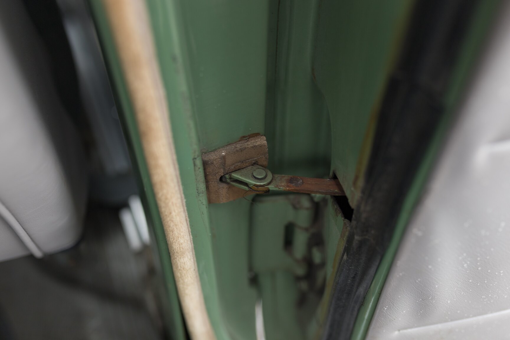 Interior image of 1959 Ford Consul (45)