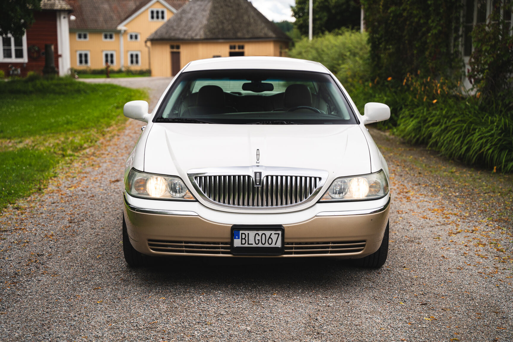 Exteriörbild på 2003 Lincoln Town Car