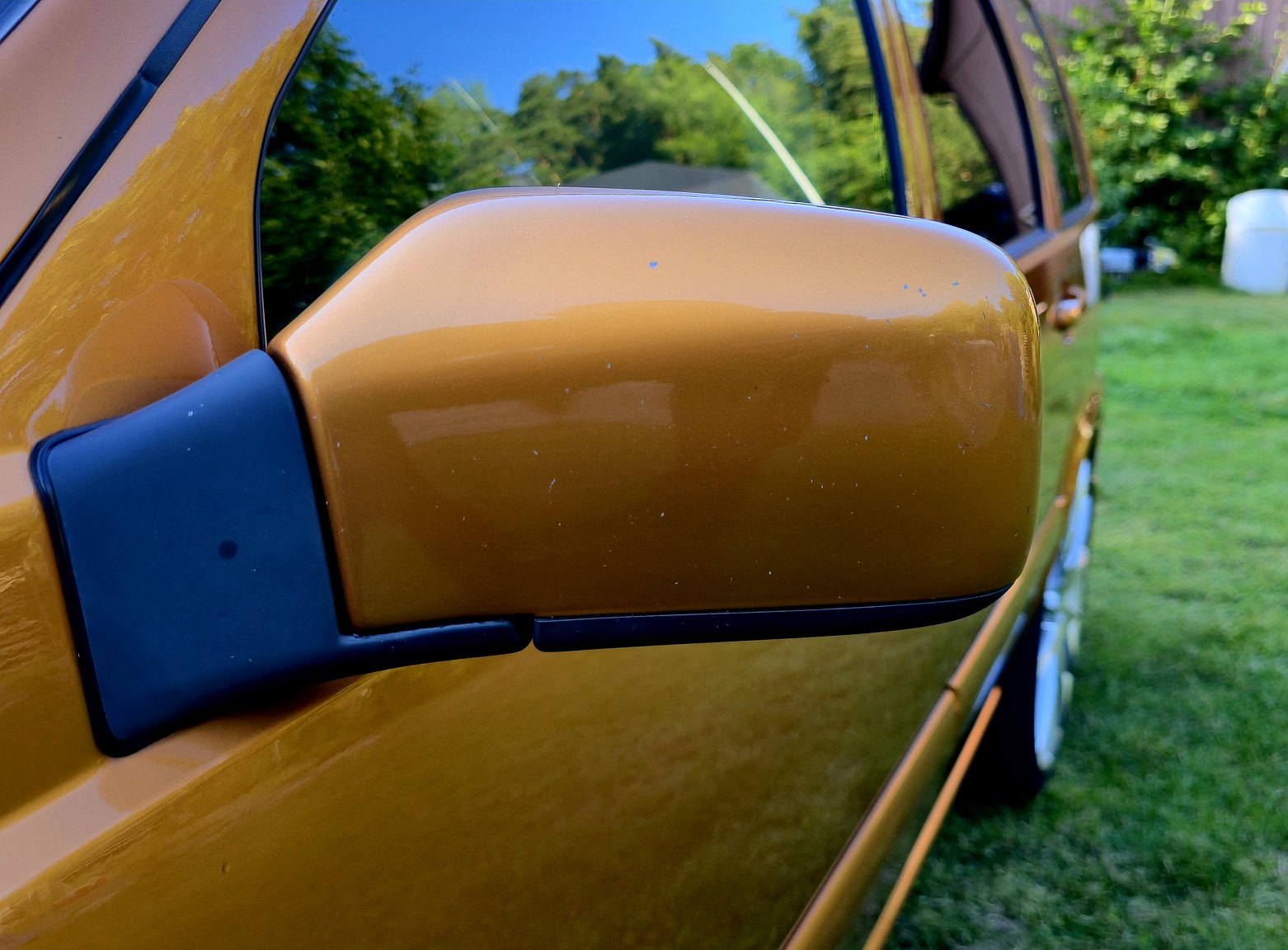 Exterior image of 1998 Volvo V70 R 2.3 T Automatisk