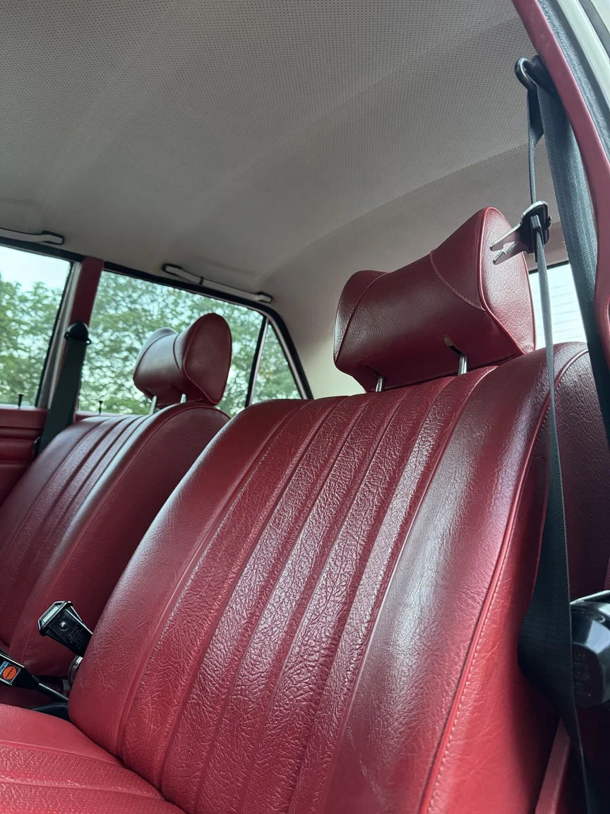 Innenraumfoto von 1972 Mercedes-Benz 200 (11)