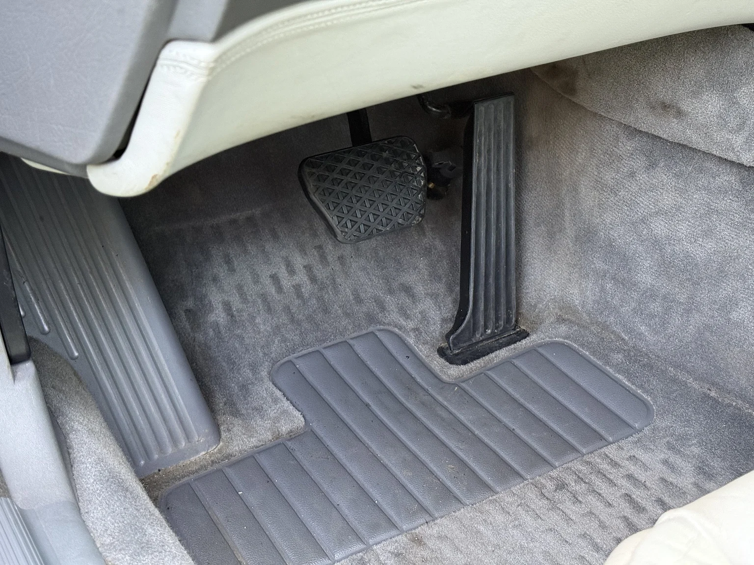 Innenraumfoto von 1994 BMW 840Ci (15)