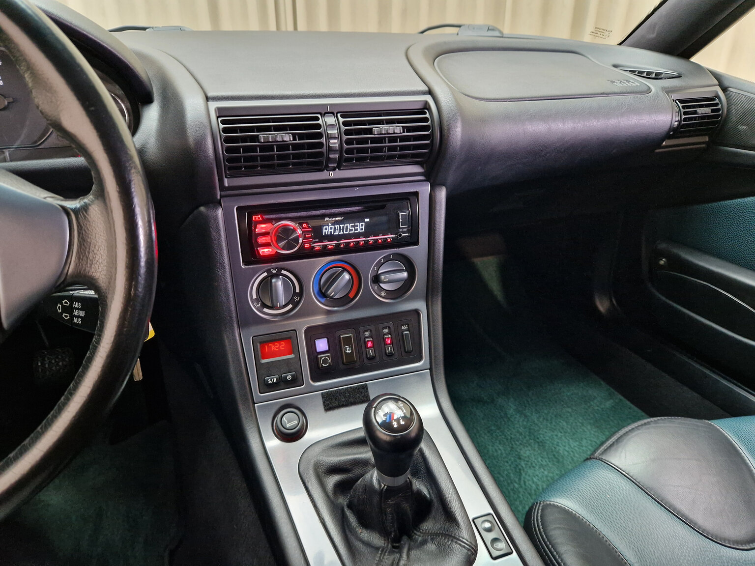 Interior image of 2000 BMW Z3 Coupé 3.0
