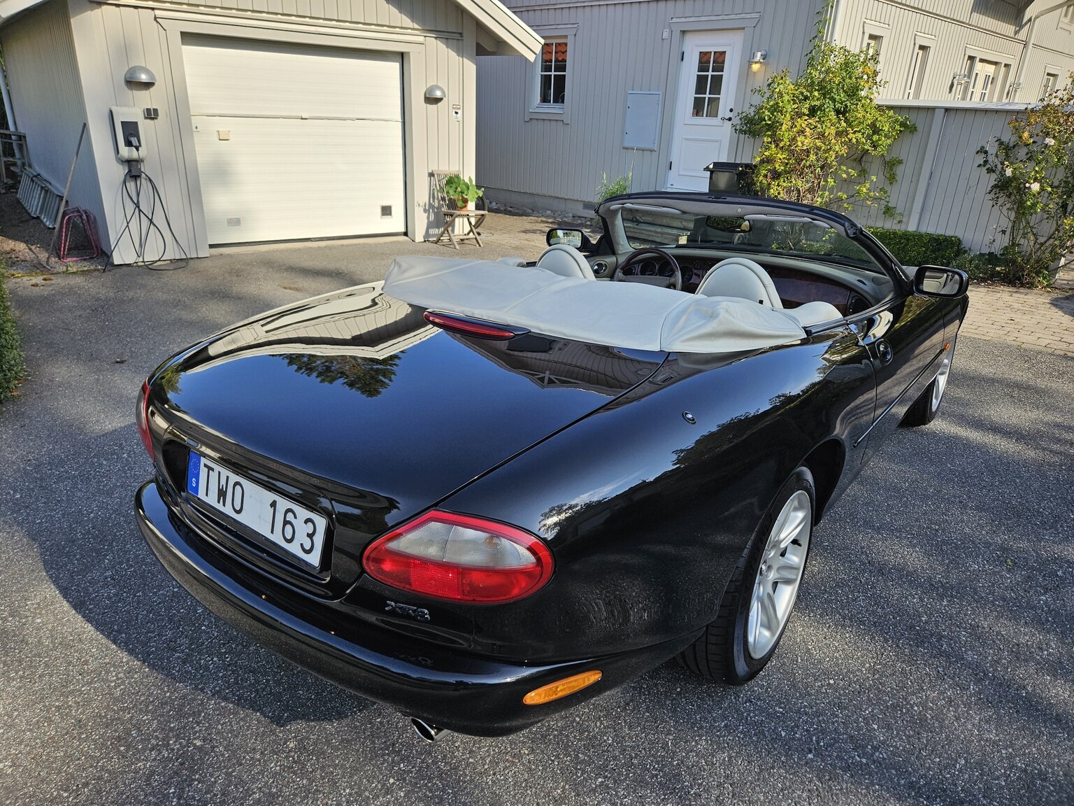 Exteriörbild på 1998 Jaguar XK8 Cabriolet