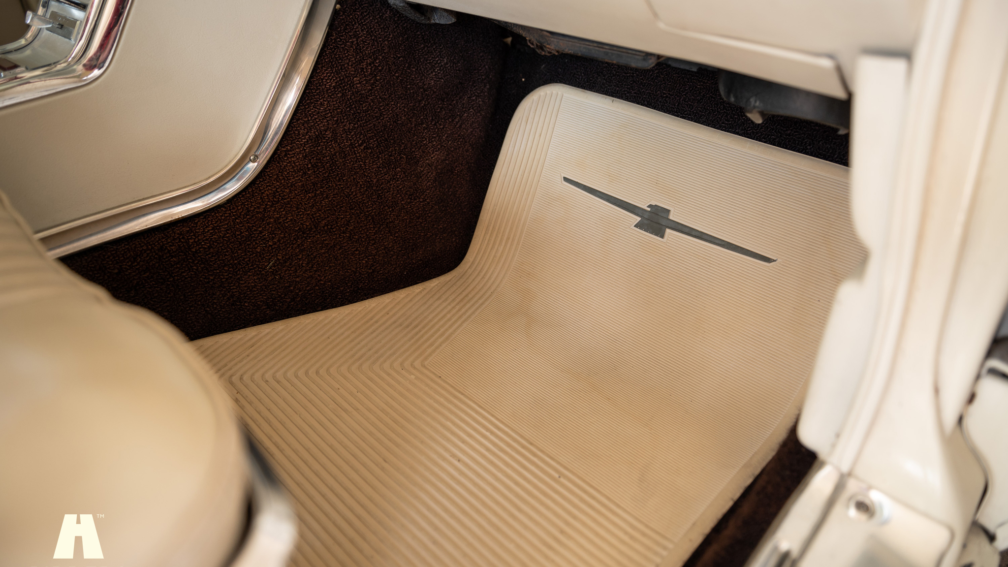 Interior image of 1964 Ford Thunderbird 6.4 HT (69)