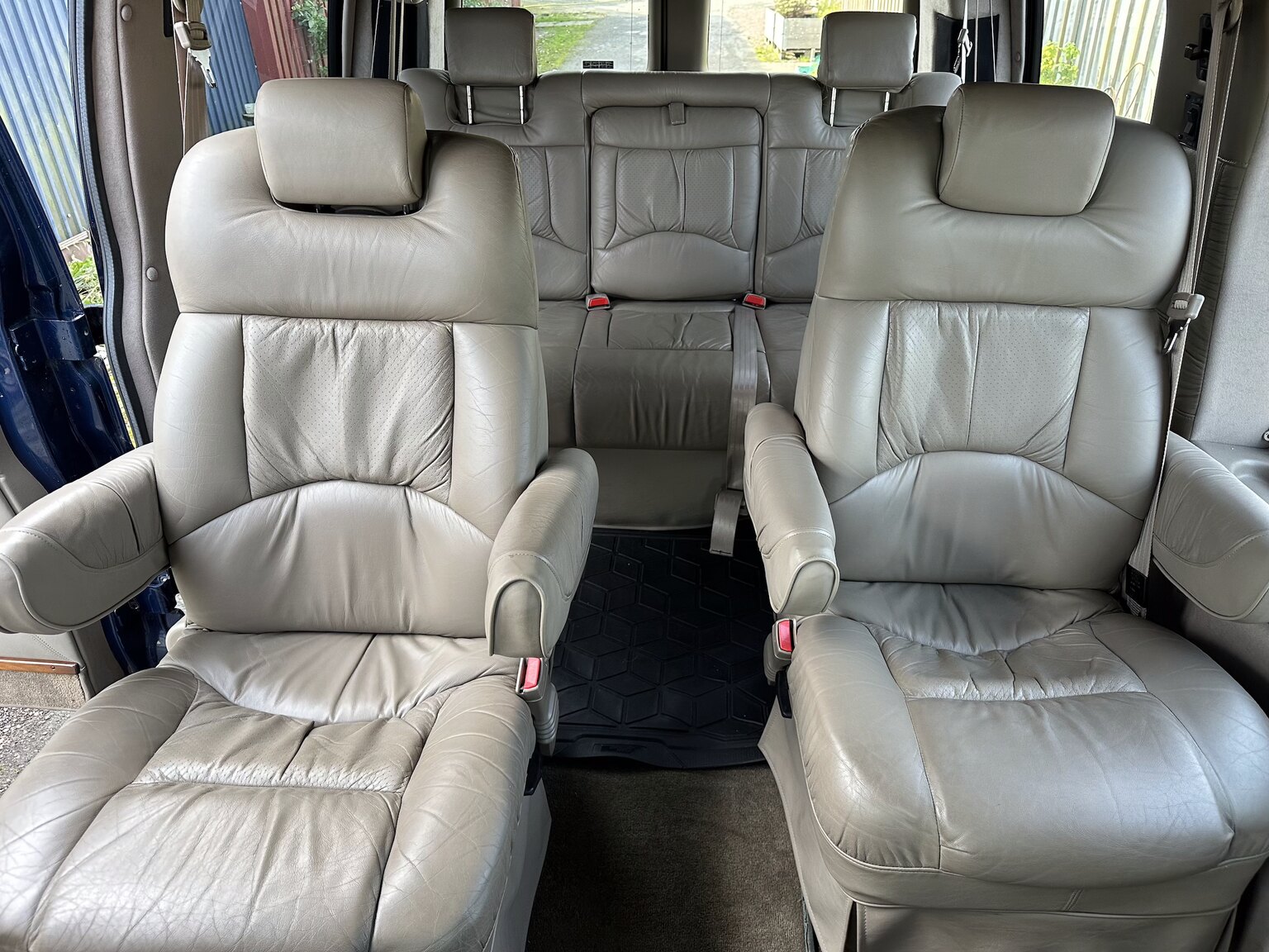 Innenraumfoto von 2000 GMC Savana G1500 Conversion Van