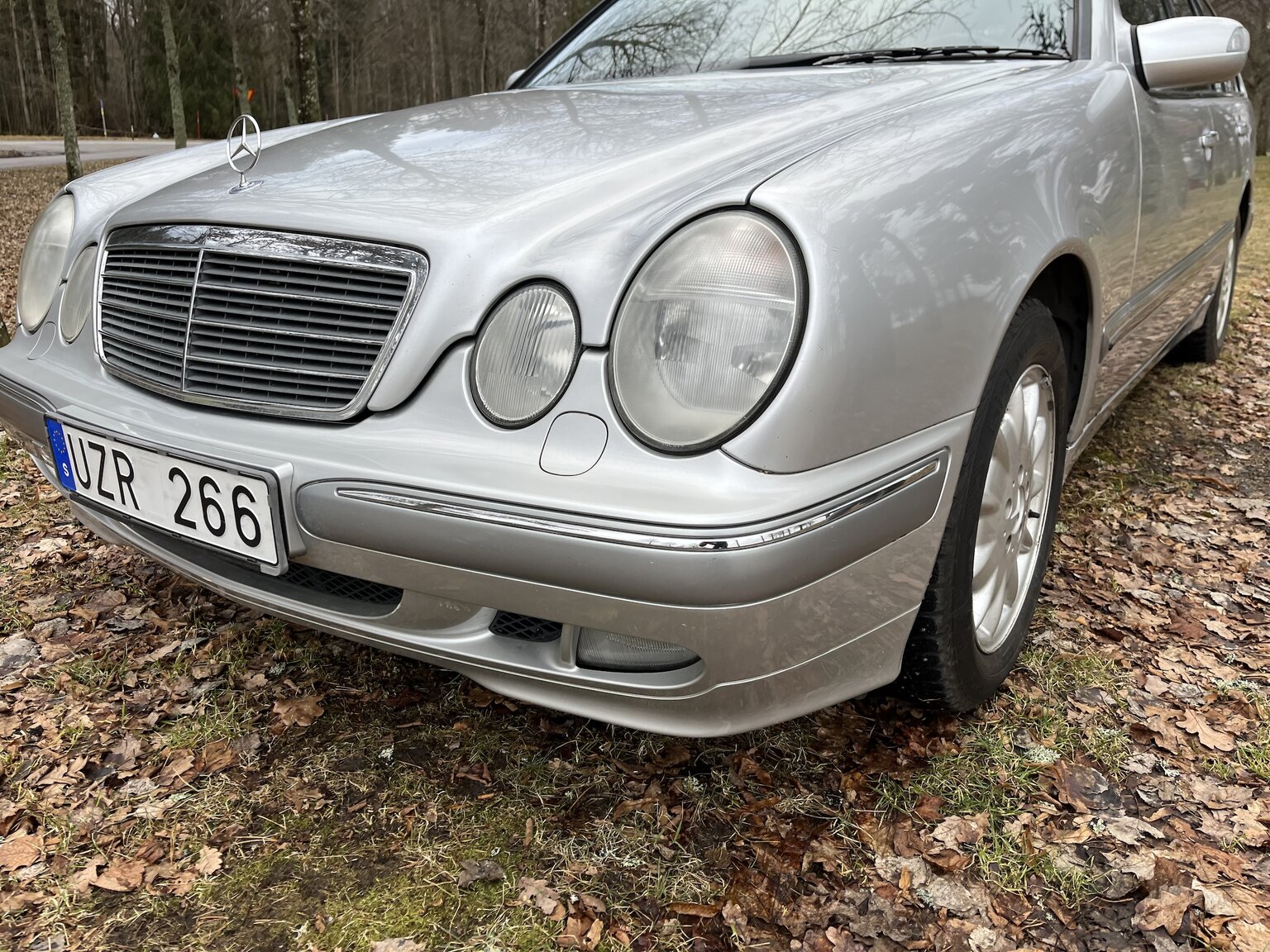 Exteriörbild på 1999 Mercedes-Benz E320 T Automat