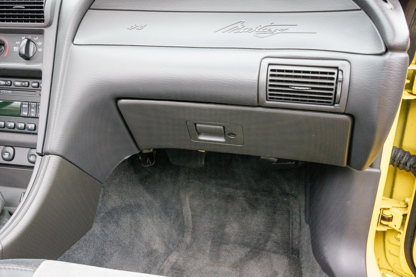 Interiörbild 2003 Ford Mustang SVT Cobra