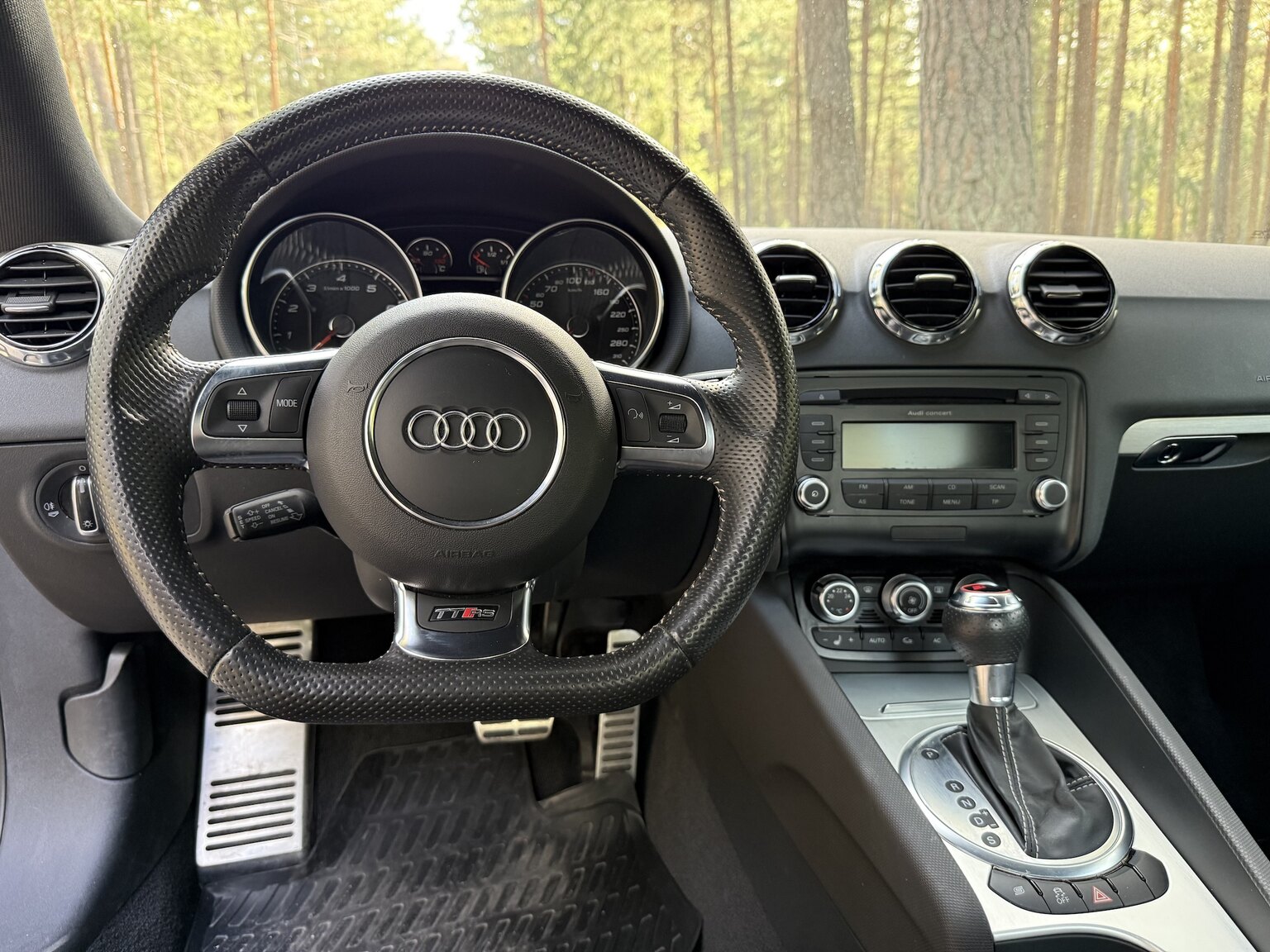 Interior image of 2011 Audi TT RS Coupé
