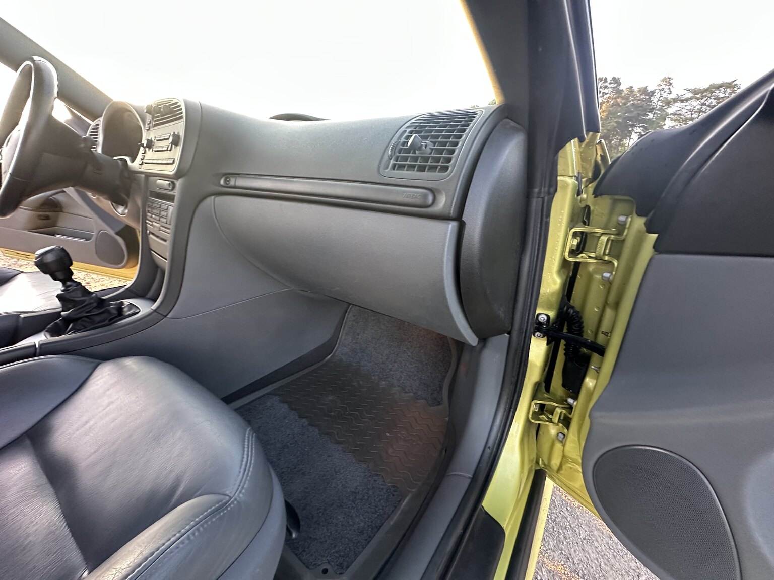Interior image of 2004 SAAB 9.3 Aero Convertible 2.0T