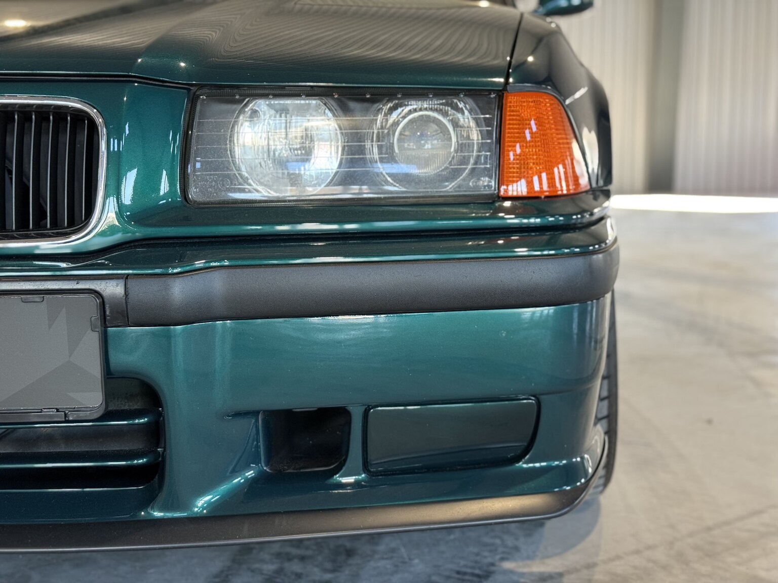 Exteriörbild på 1995 BMW 325i Coupé AVUS Edition "No Reserve Auction"