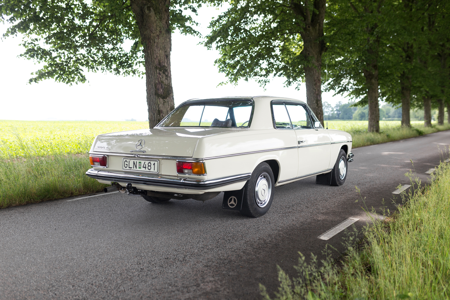 Exteriörbild på 1971 Mercedes 250 C
