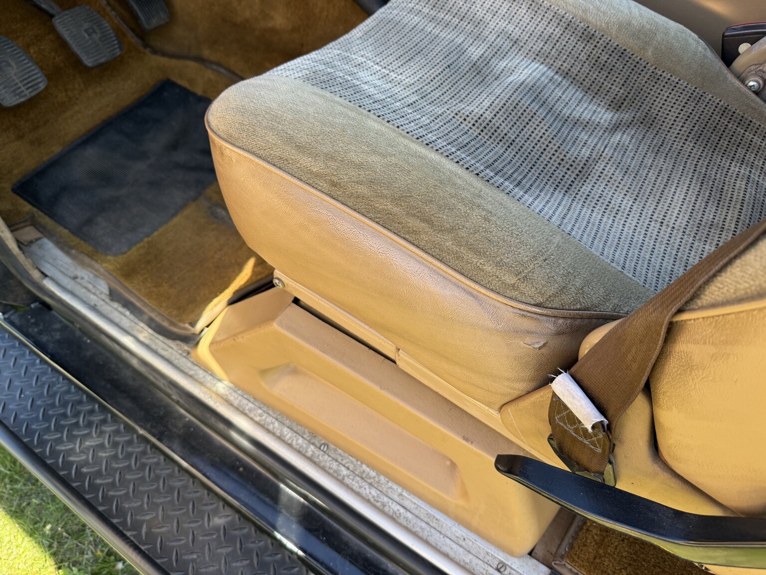 Interior image of 1985 Land Rover Range Rover 3.5 V8