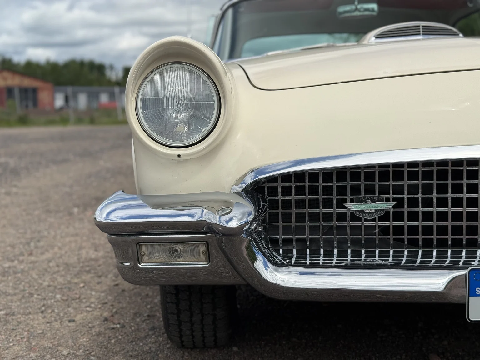Aussenfoto 1957 Ford Thunderbird (14)