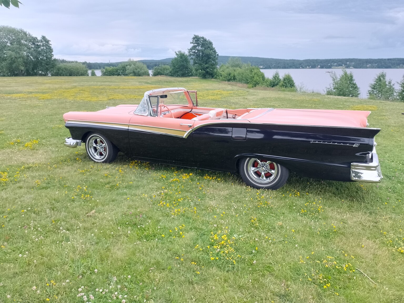 Aussenfoto 1957 Ford Fairlane 500 Skyliner Retract