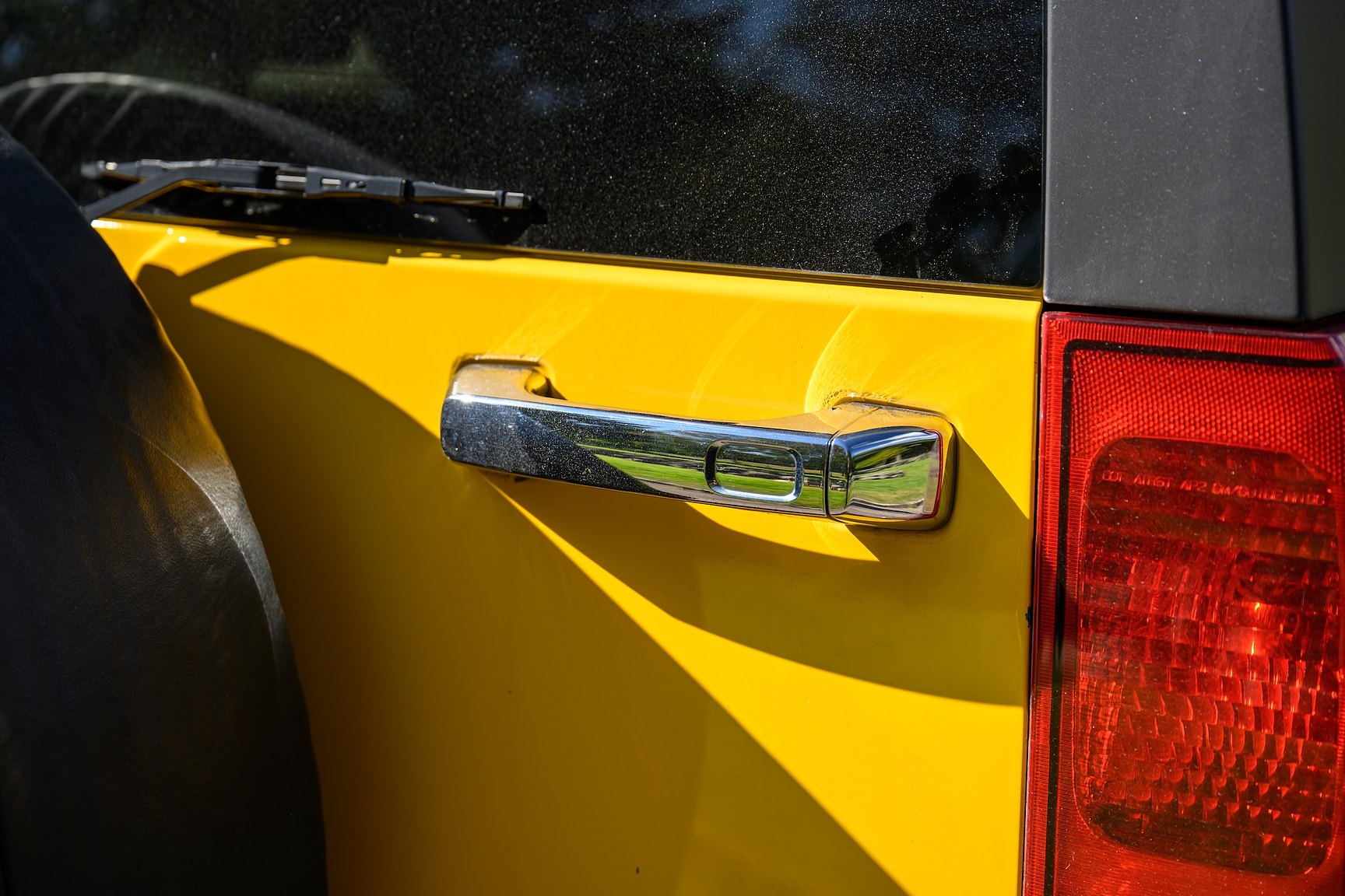 Exterior image of 2006 Hummer H3