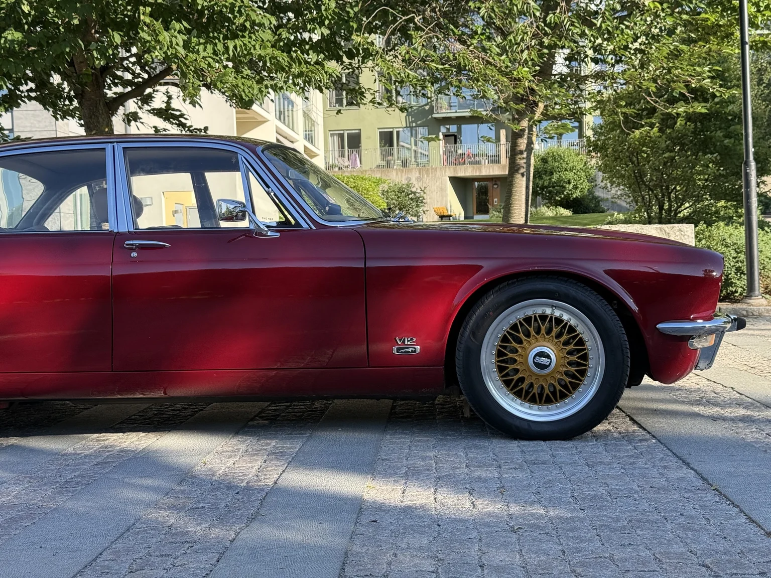 Exteriörbild på 1970 Jaguar XJ12 Performance (12)