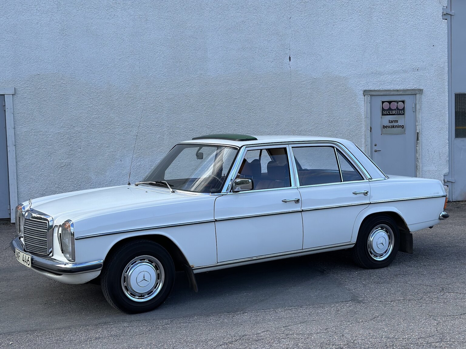 Exteriörbild på 1975 Mercedes Benz 200