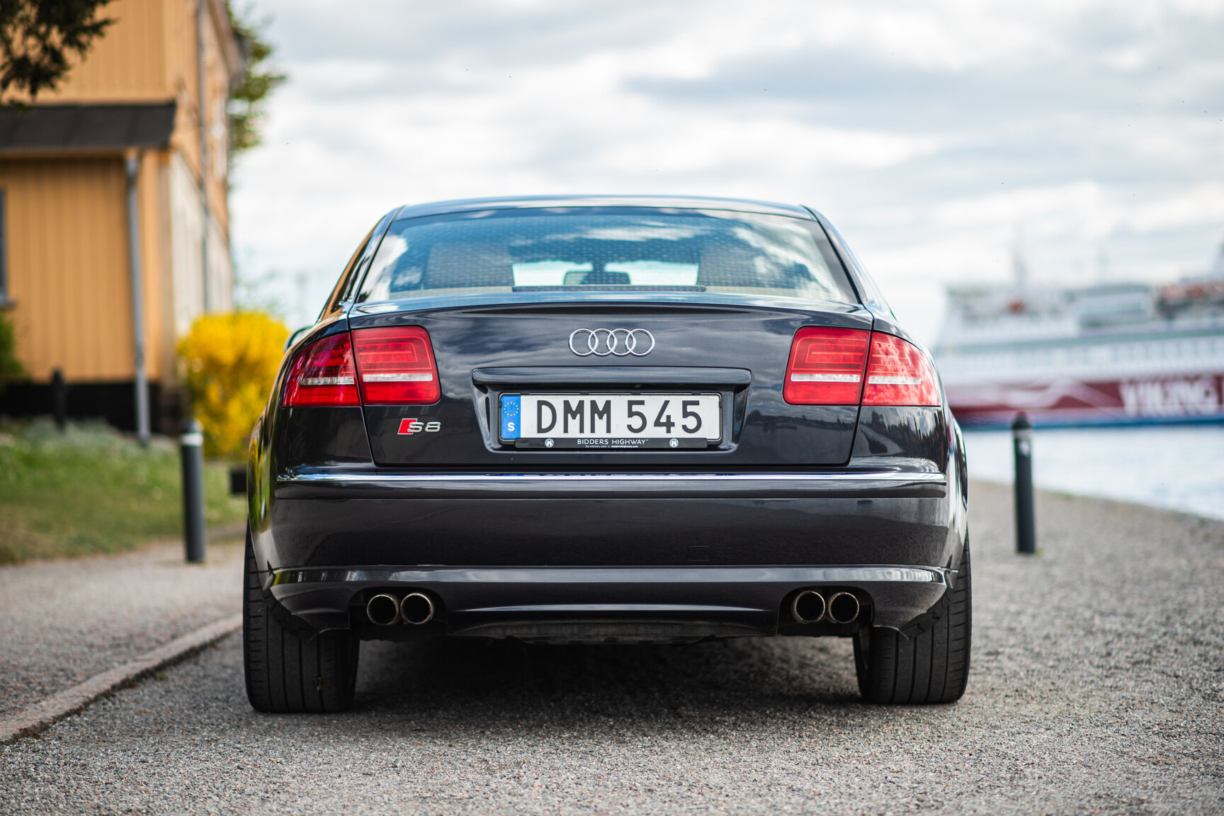 Exterior image of 2009 Audi S8 5.2 V10 FSI Quattro