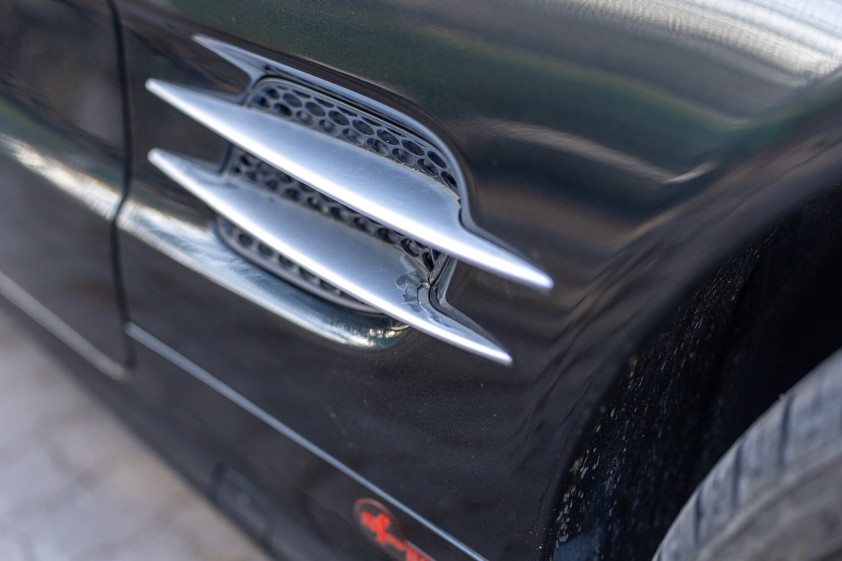 Exterior image of 2002 Mercedes-Benz SL 500