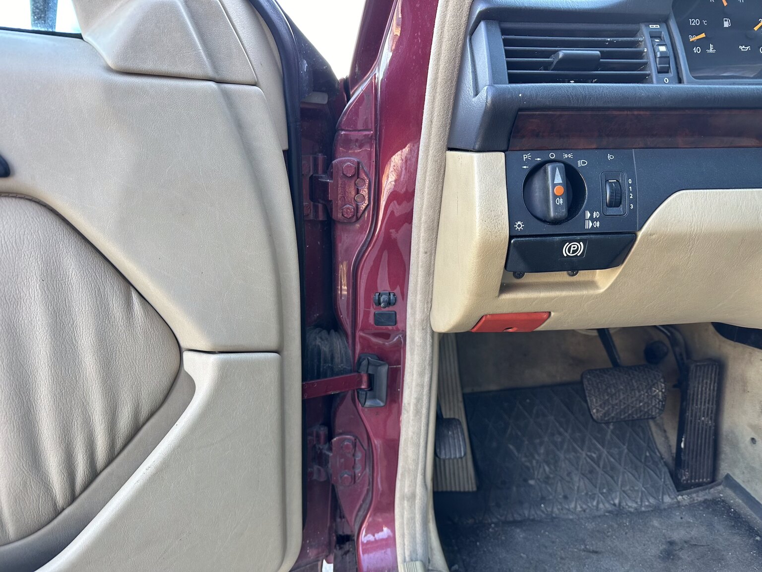 Innenraumfoto von 1992 Mercedes-Benz 300 TE-24