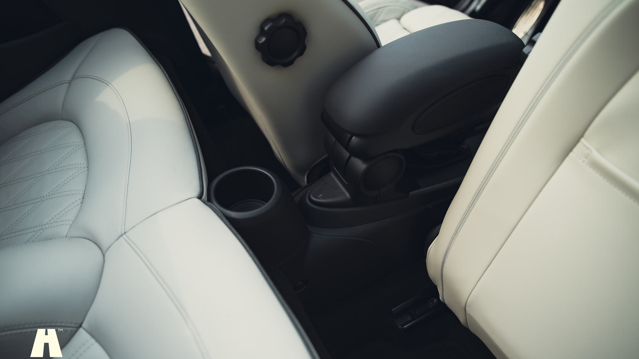 Innenraumfoto von 2021 Mini John Cooper Works Cabriolet  (62)