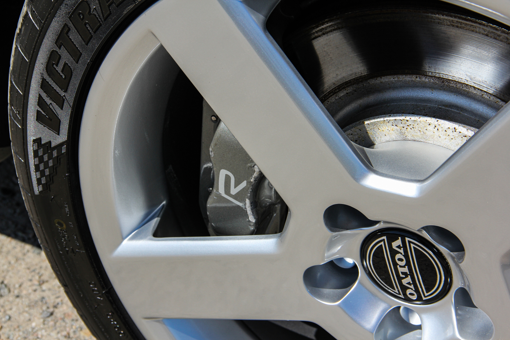 Exterior image of 2005 Volvo V70 R AWD (41)