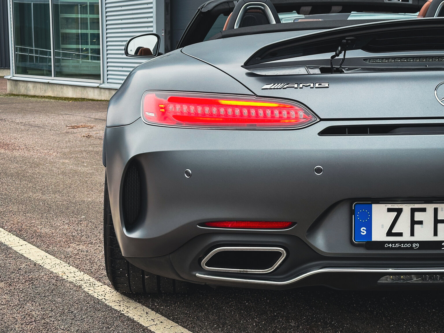 Exteriörbild på 2018 Mercedes Benz AMG GT C (47)