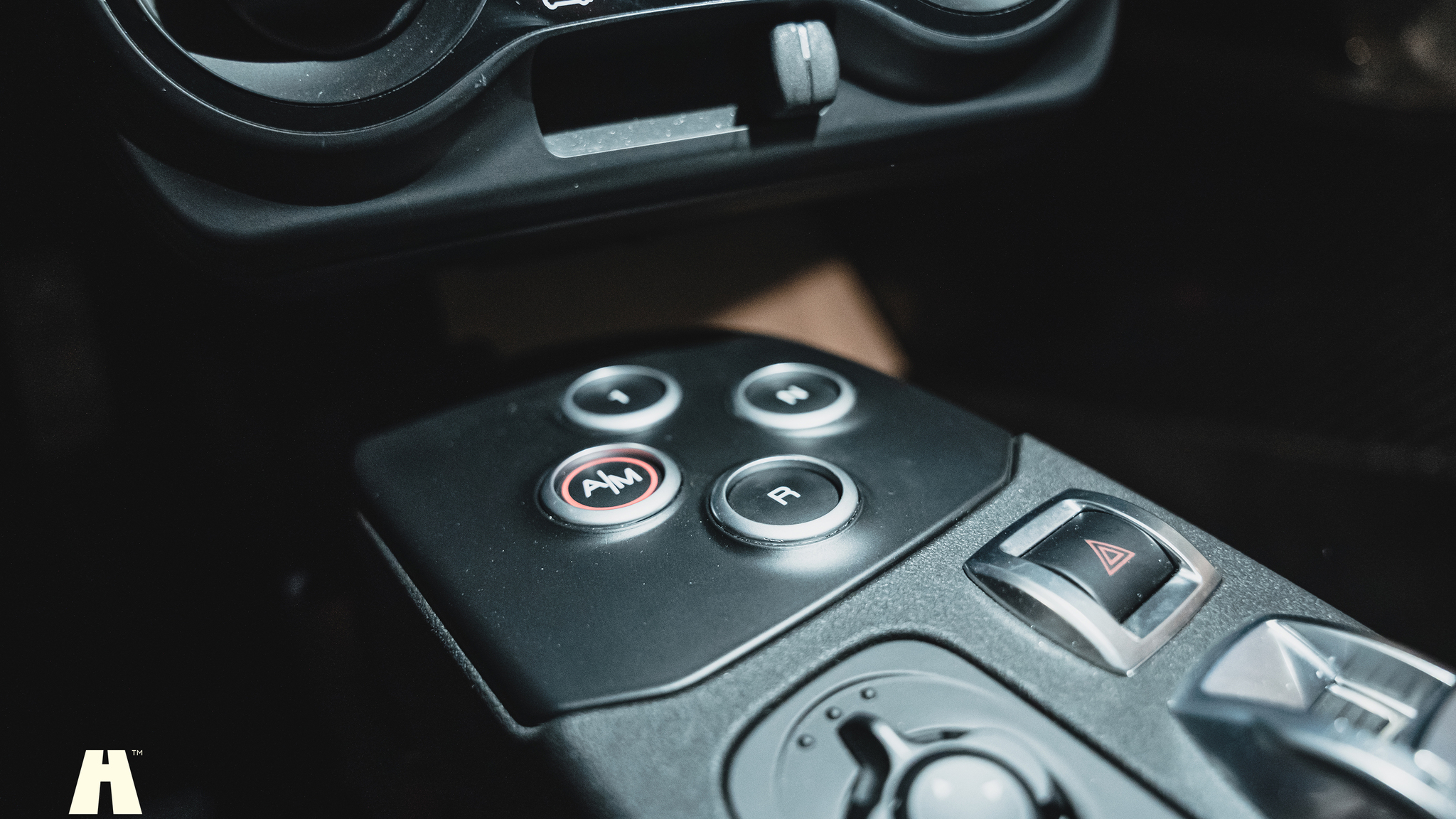 Innenraumfoto von 2016 Alfa Romeo 4C (43)