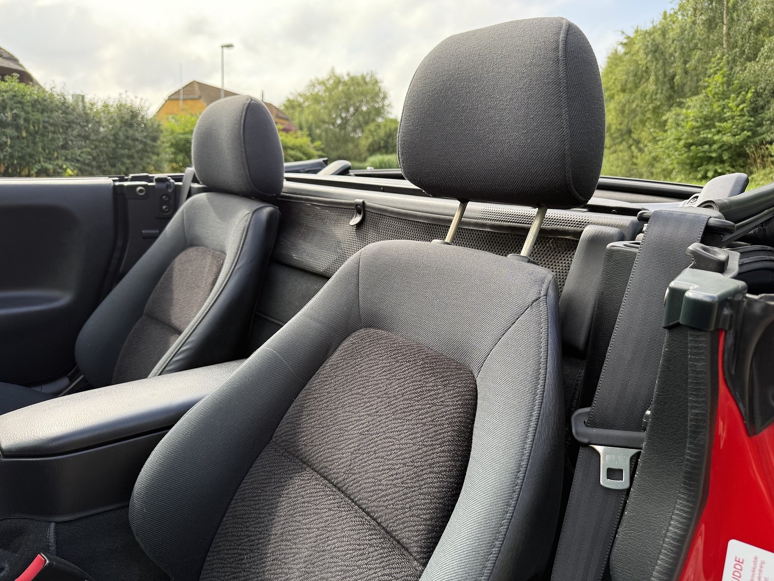 Interior image of 1999 Mazda MX-5