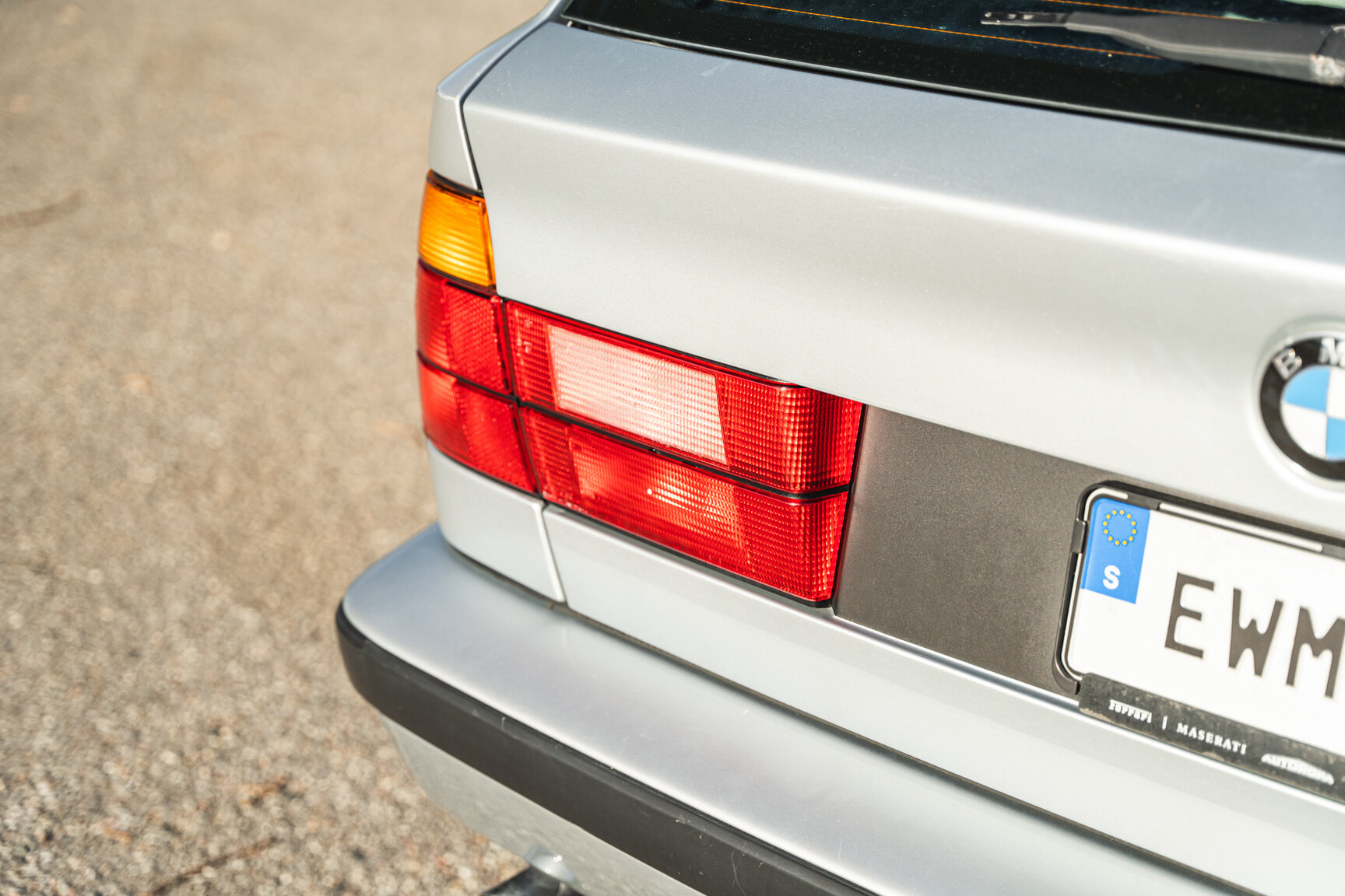 Exterior image of 1994 BMW 520i E34