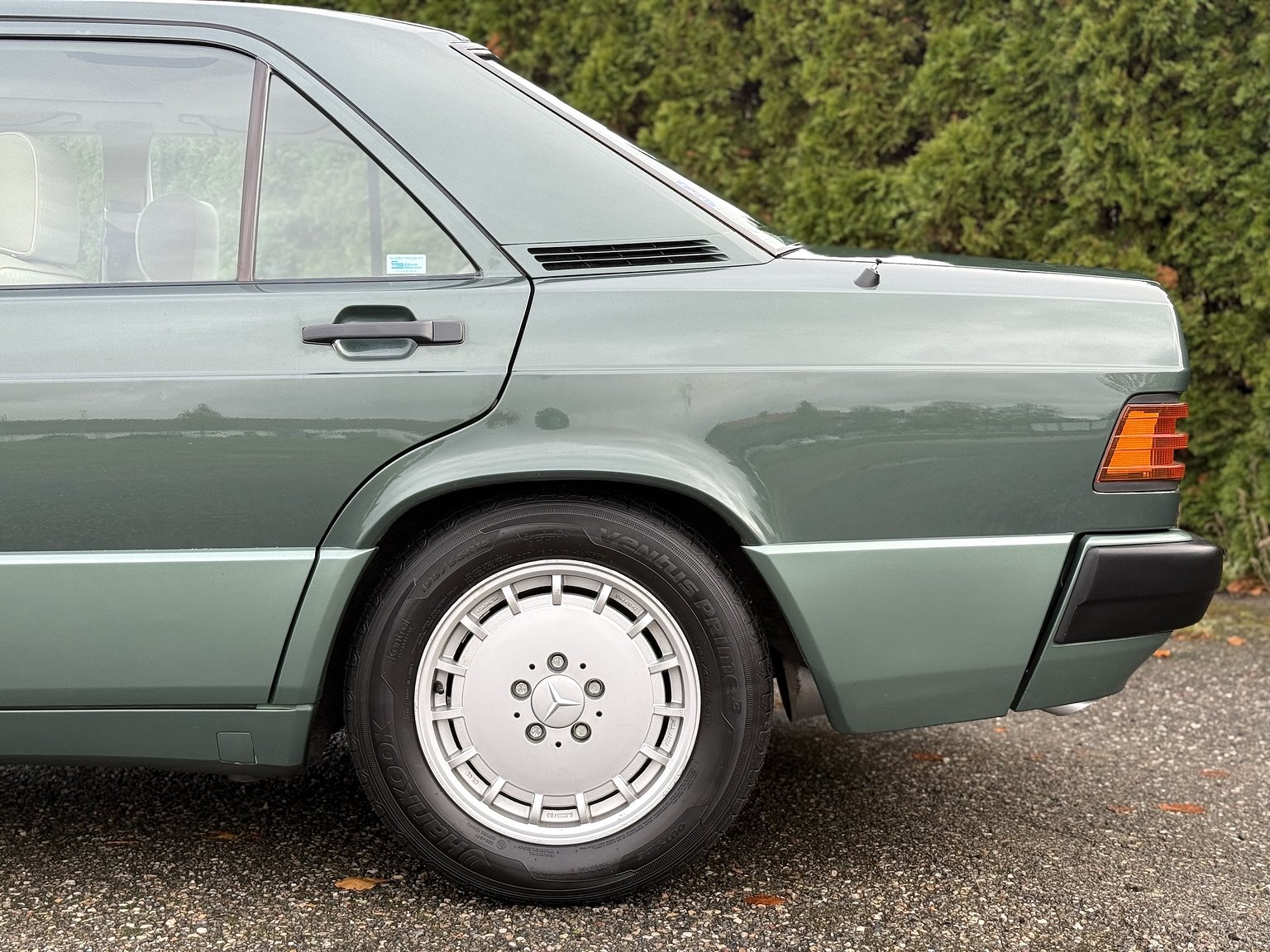 Exteriörbild på 1989 Mercedes-Benz 190 E