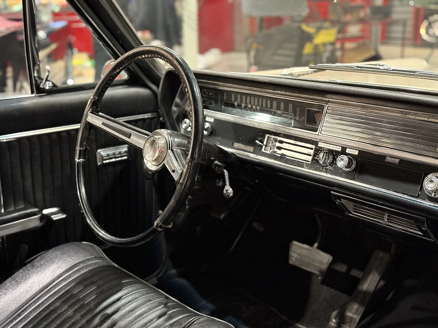 Interior image of 1964 Oldsmobile Cutlass Convertible (24)