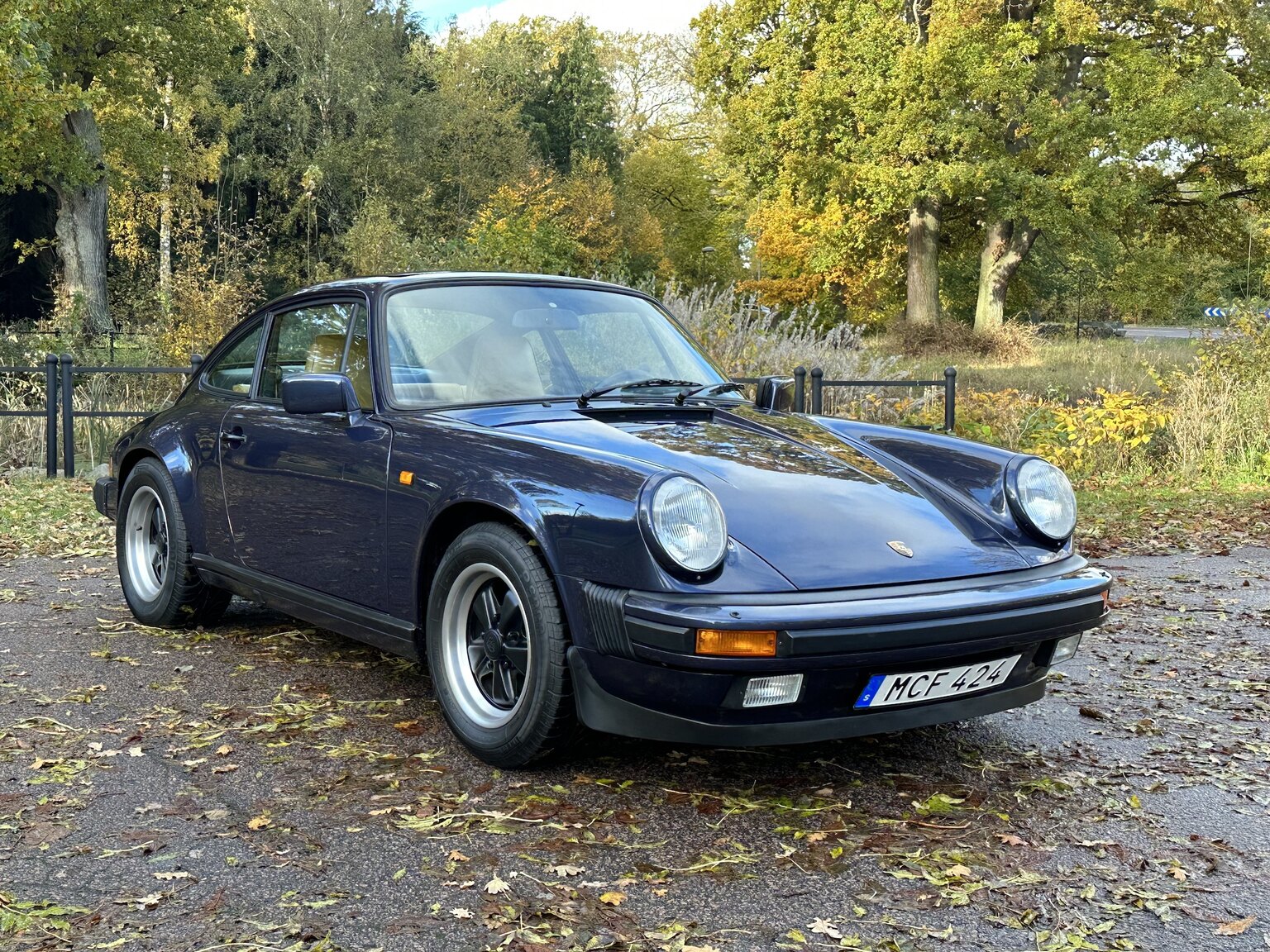 Exterior image of 1986 Porsche 911 Carrera 3.2