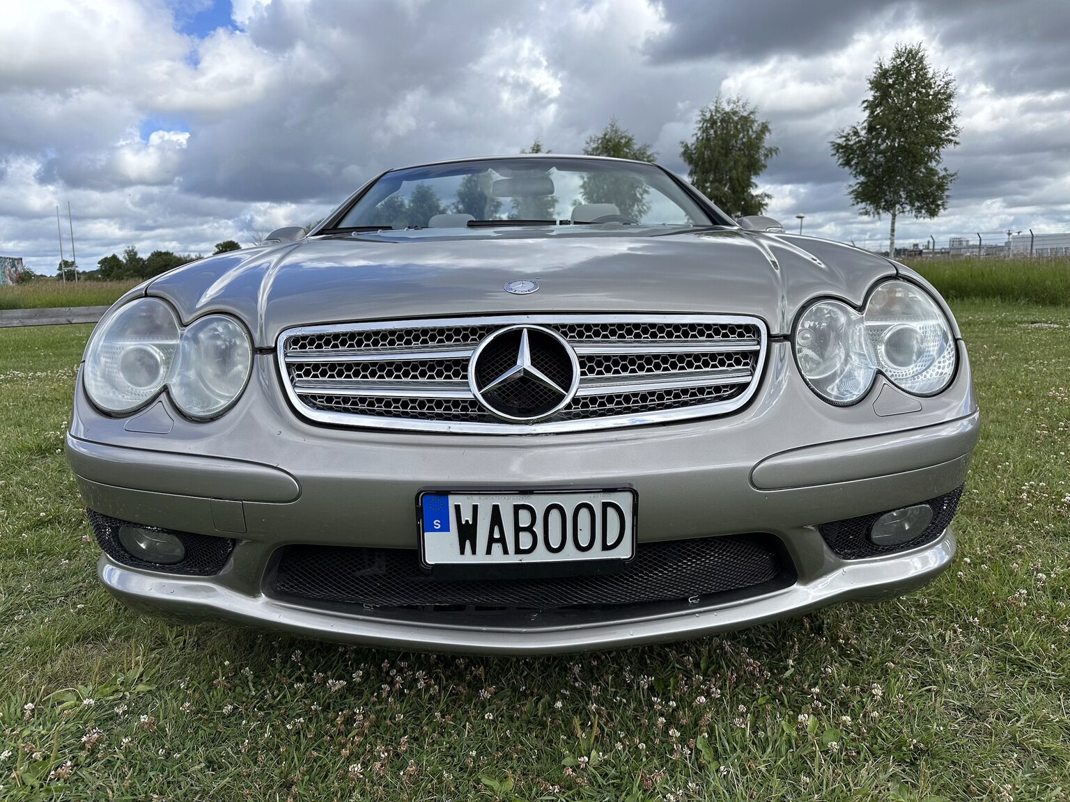 Exterior image of 2003 Mercedes Benz SL 500