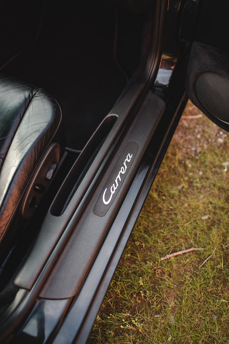 Interior image of 1998 Porsche 996 Carrera 