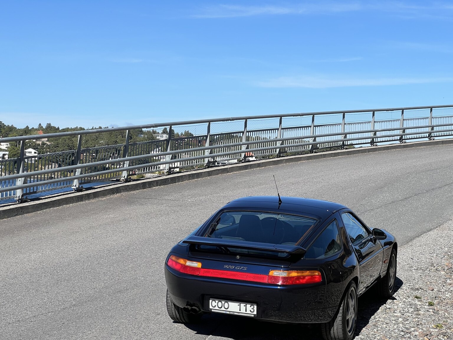 Exterior image of 1993 Porsche 928 GTS