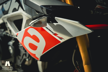 Exteriörbild på 2016 Aprilia Tuono V4 Factory