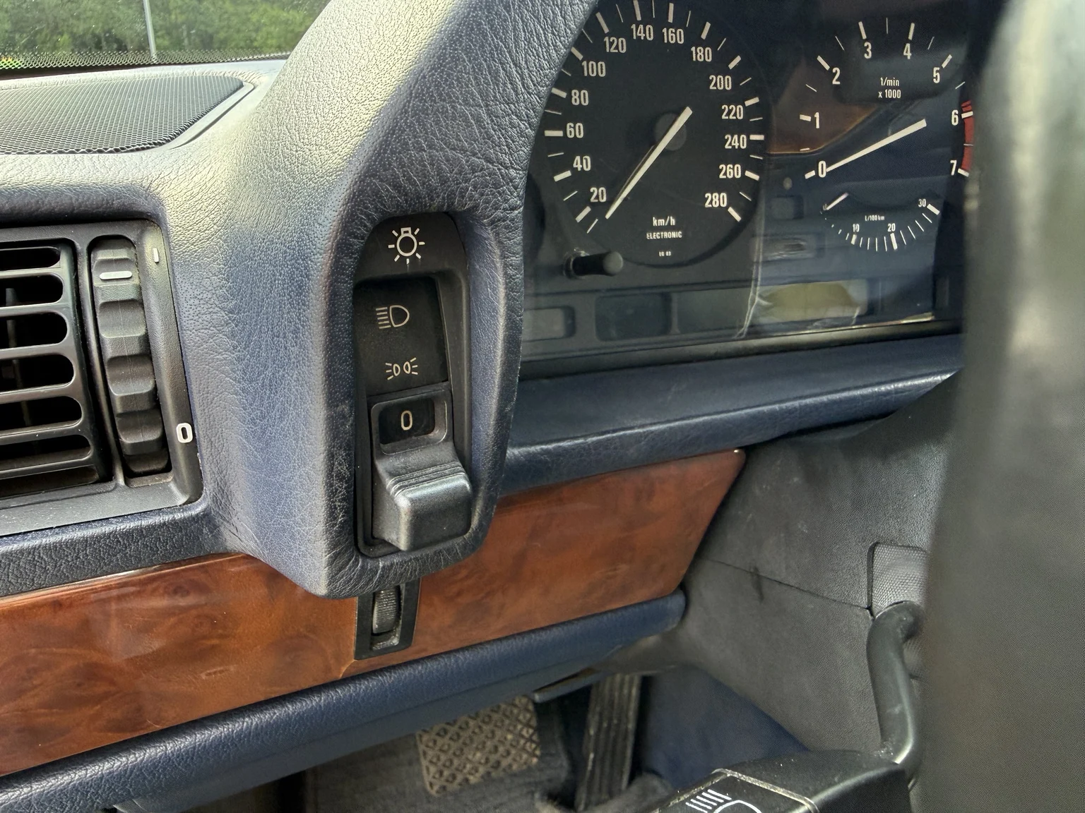 Innenraumfoto von 1990 BMW 750i (22)