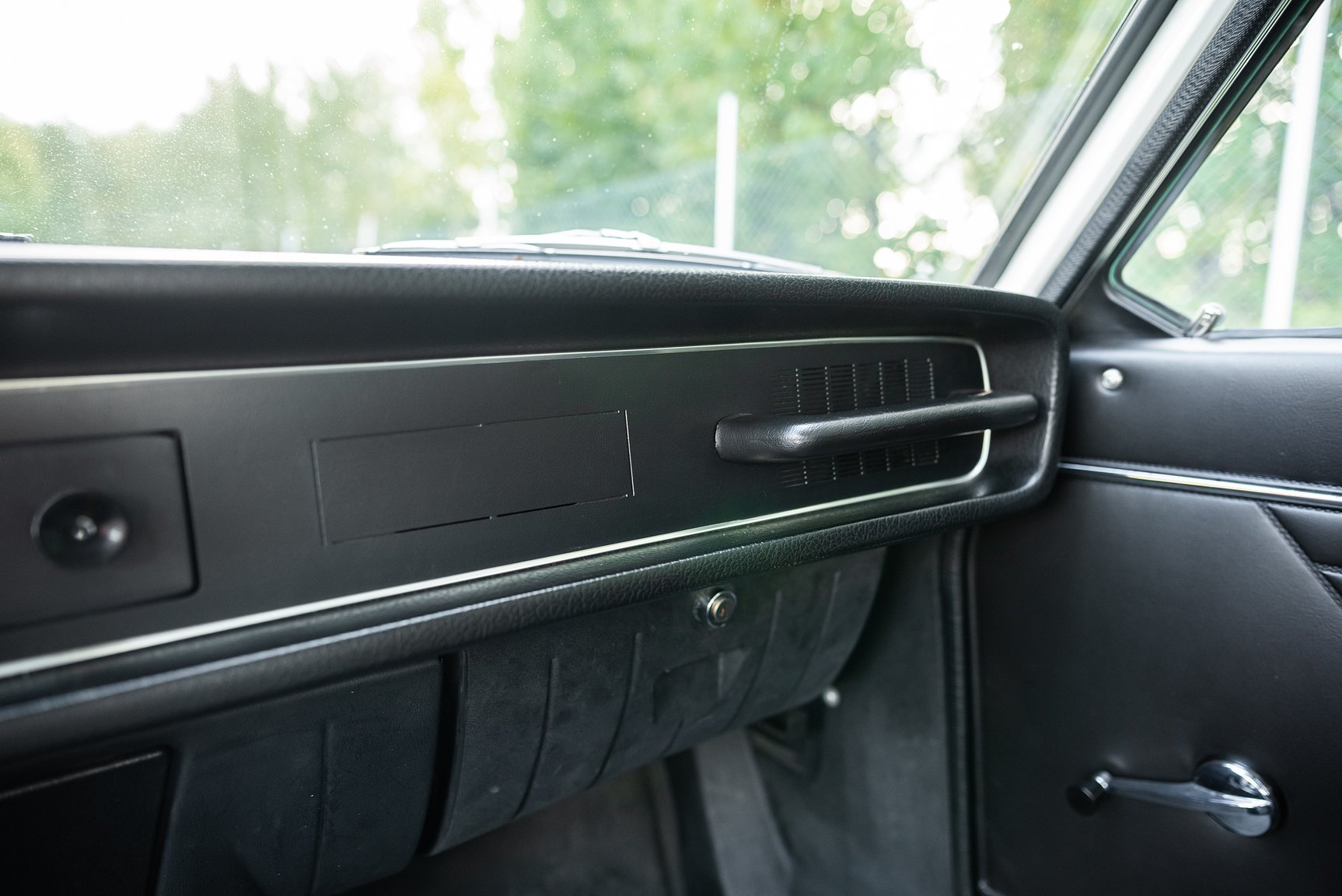 Interior image of 1967 Volvo 144 1.8 