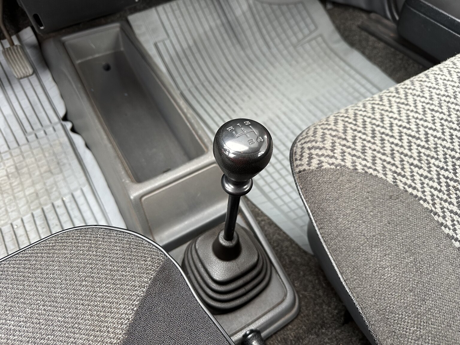 Interior image of 1983 Opel Kadett (13)