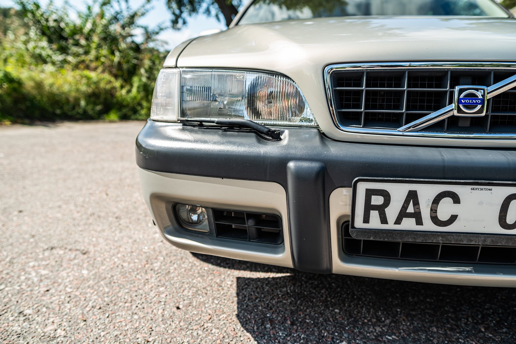 Exterior image of 2000 Volvo V70 XC 2.4 T AWD 