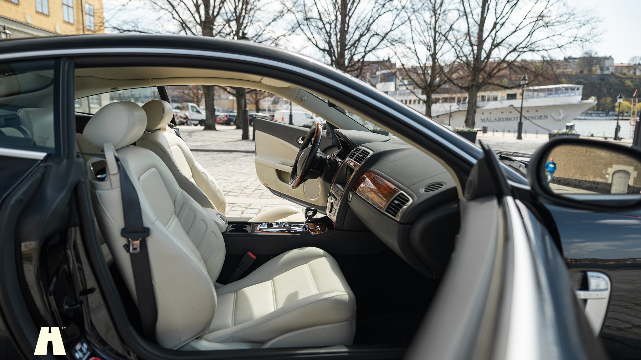 Interiörbild 2008 Jaguar XKR (8)