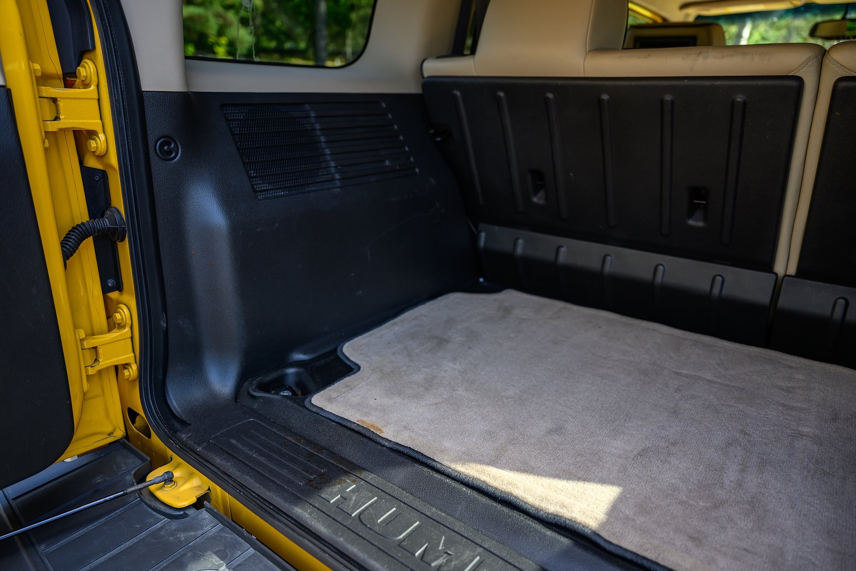 Interior image of 2006 Hummer H3